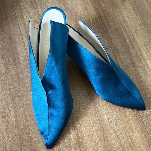 Tibi Jase Mules Kitten Heel Satin Pointed Toe Cut Out Oxford Blue Size 37 (7) - Picture 2 of 8